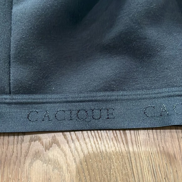 Cacique Cotton LL NW Scoop Black Bra No Wire
Size 42DD - Picture 13 of 13